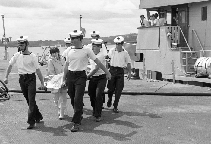 Bodies from the Air India Flight 182 disaster being unloaded at Haulbowline, 1985